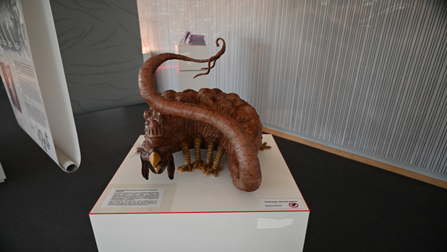 Wüsten sind zutiefst bizarre Landschaften, die in den Vorstellungswelten und Überlieferungen vieler Kulturen und Epochen eine wichtige Rolle spielen.